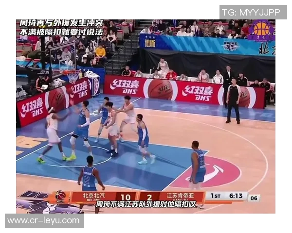 周琦首次现场观赛感受男双比赛魅力轻松3-0胜利乐趣无穷